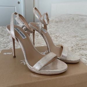 Steve Madden Wafer Platinum Stiletto Sandal Heels, Light Gold, Size 7.5